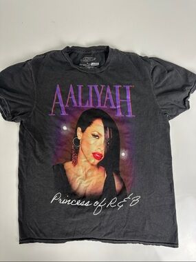 Aaliyah Graphic Tee R&B Music Vintage Inspired Y2K Streetwear Top Medium